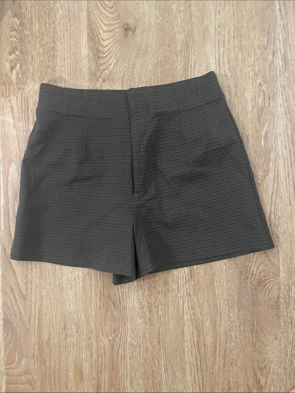 Zara High-Waist Tailored Shorts — Olive Green